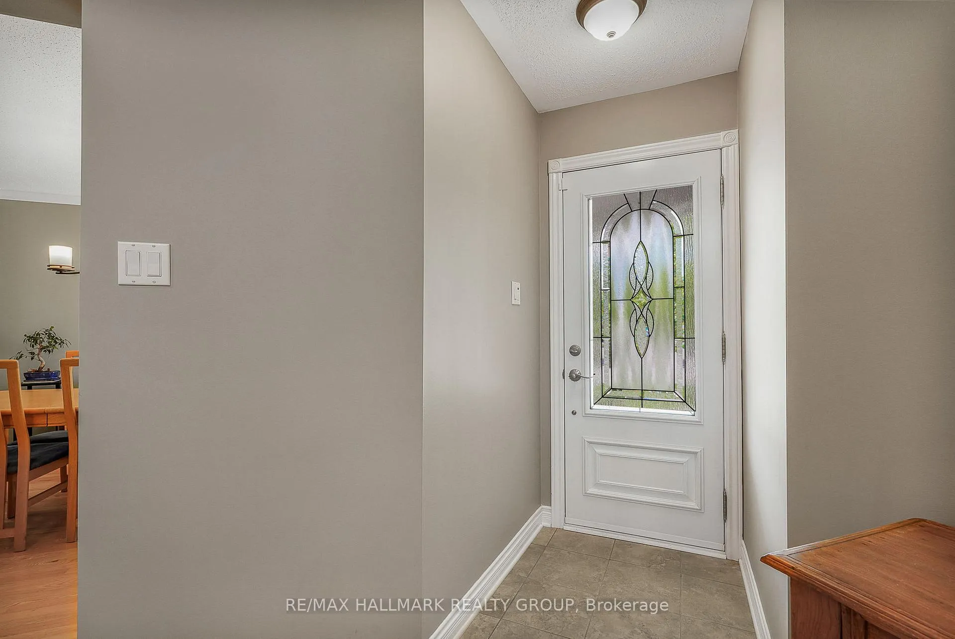 Photo 5 of 578 Tourelle Drive, Ottawa, Fallingbrook/Gardenway South — HOMEH