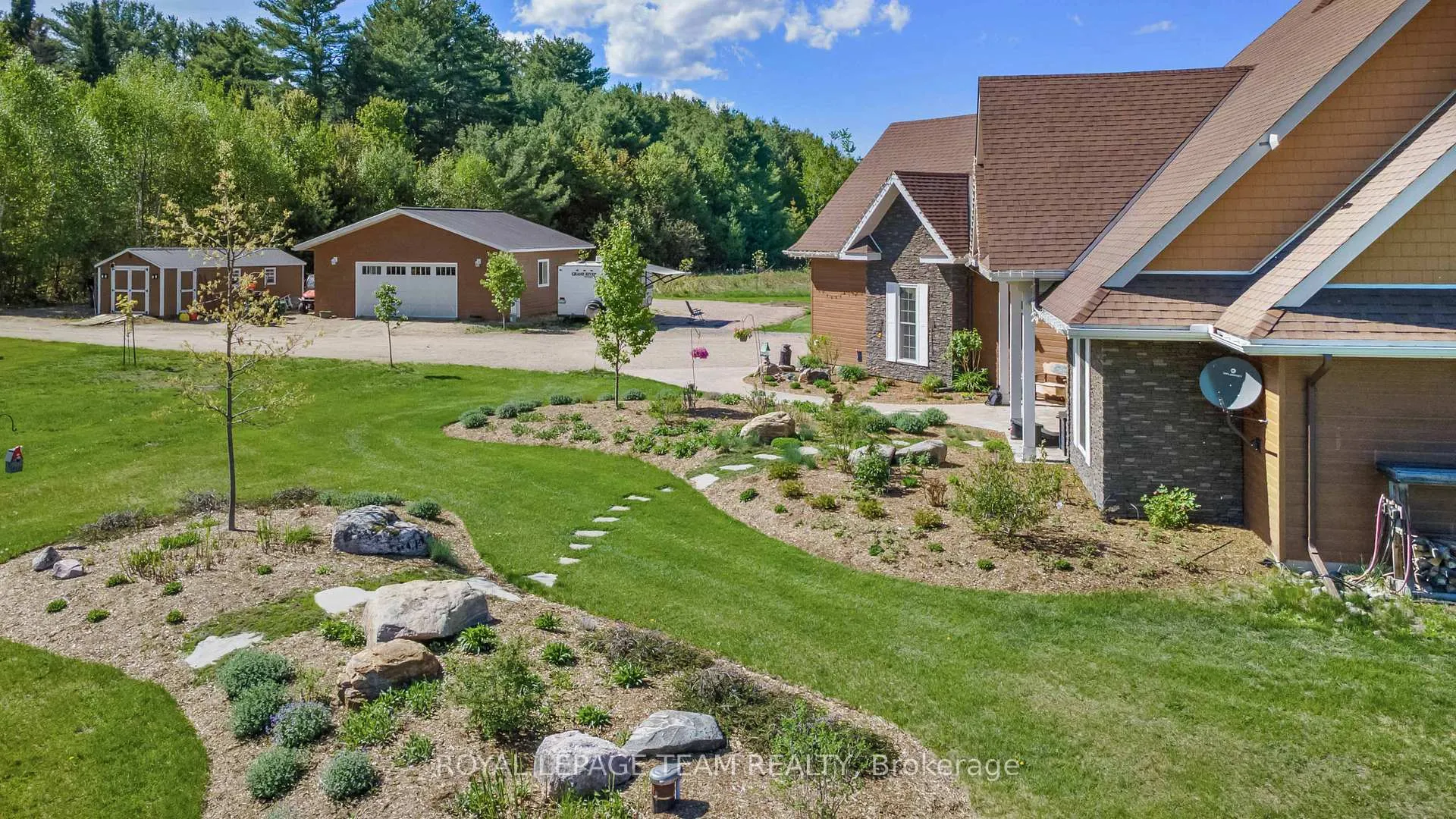 Photo 3 of 43 Green Gate Lane, North Algona Wilberforce, North Algona/Wilberforce Twp — HOMEH