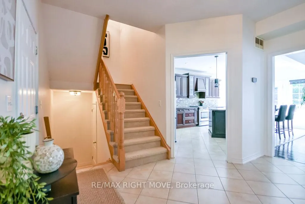 Photo 7 of 122 Atlantis Drive, Orillia — HOMEH