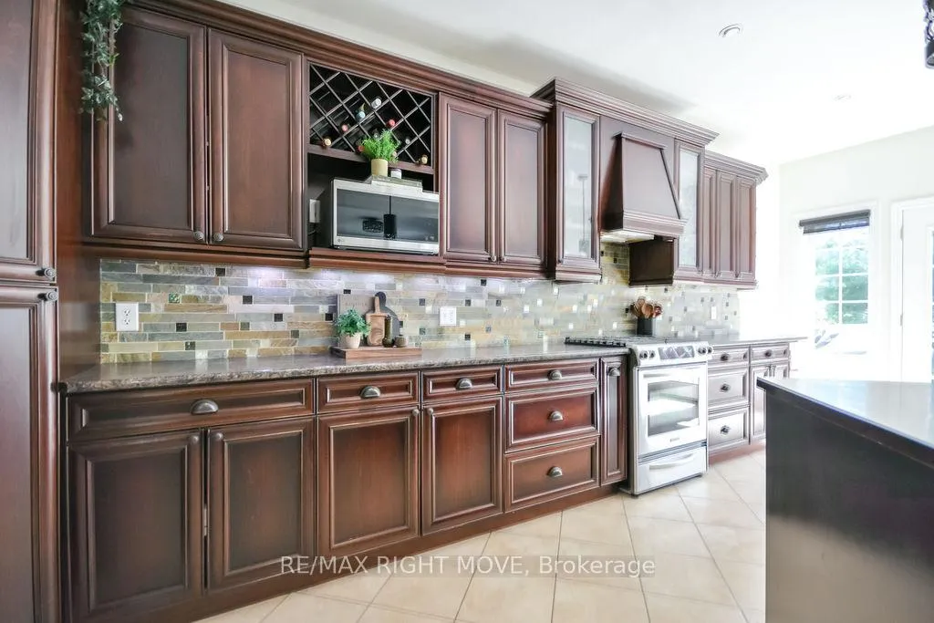 Photo 14 of 122 Atlantis Drive, Orillia — HOMEH