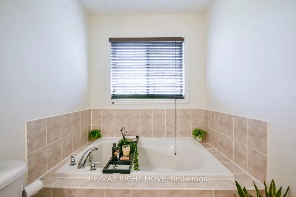 Photo 25 of 122 Atlantis Drive, Orillia — HOMEH