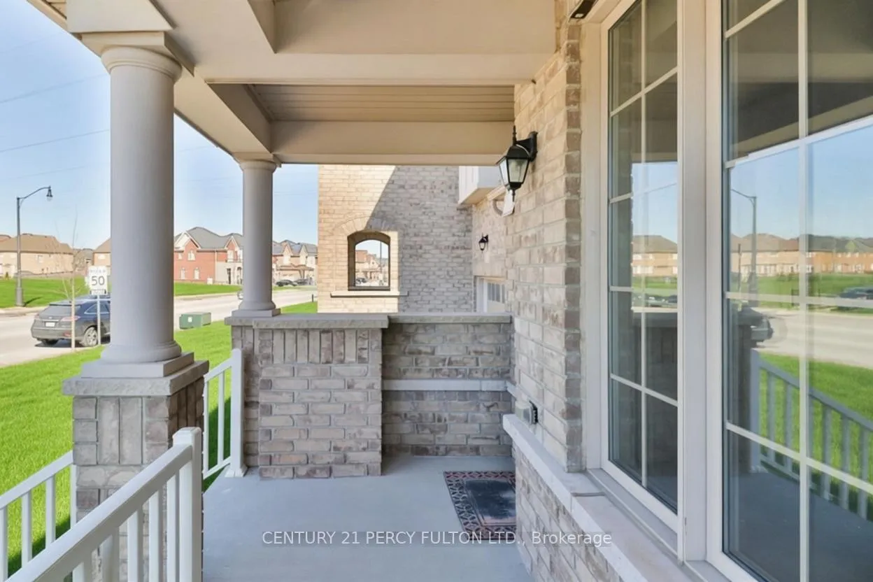 Photo 3 of 115 Bonnie Braes Drive, Brampton, Credit Valley — HOMEH
