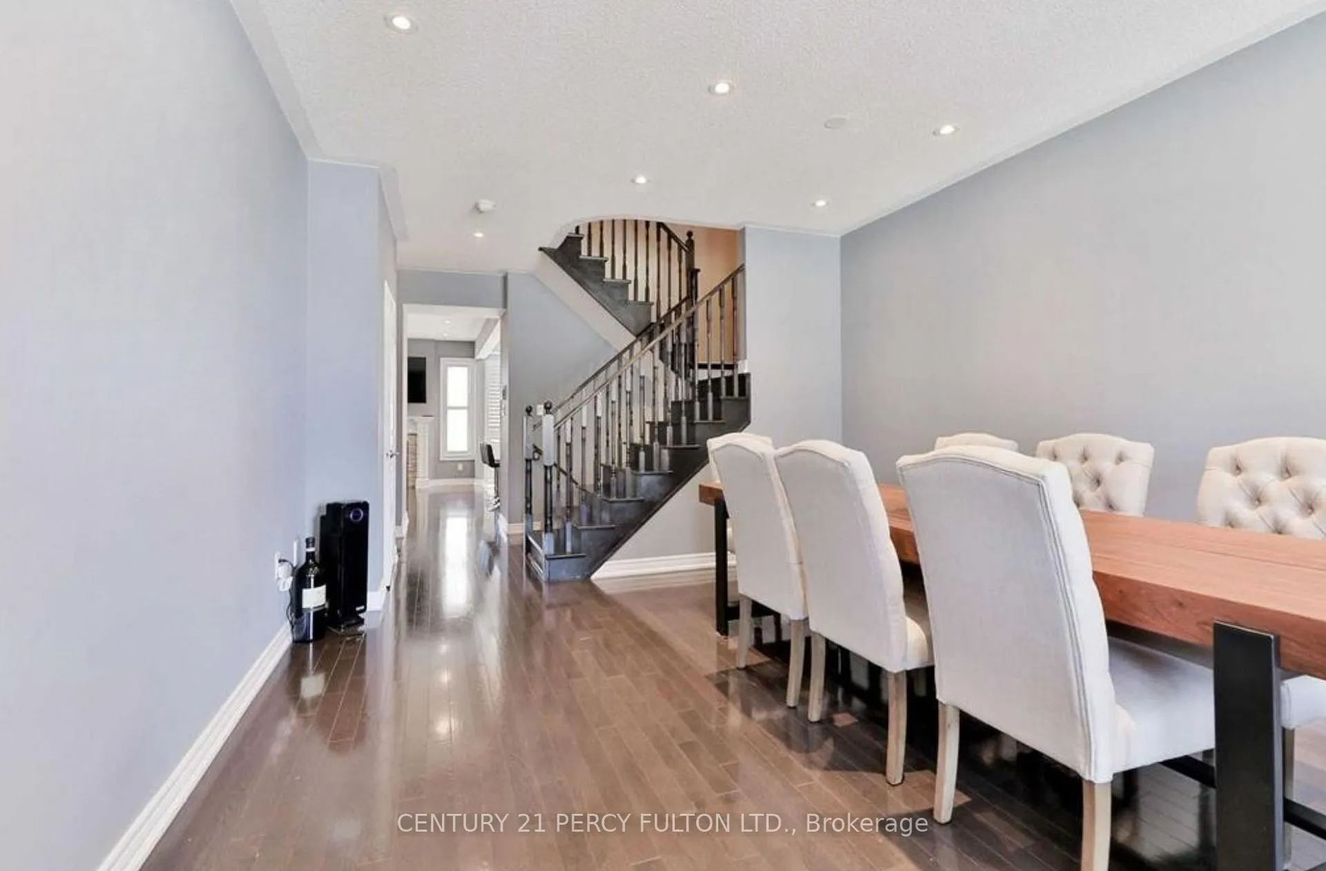 Photo 4 of 115 Bonnie Braes Drive, Brampton, Credit Valley — HOMEH