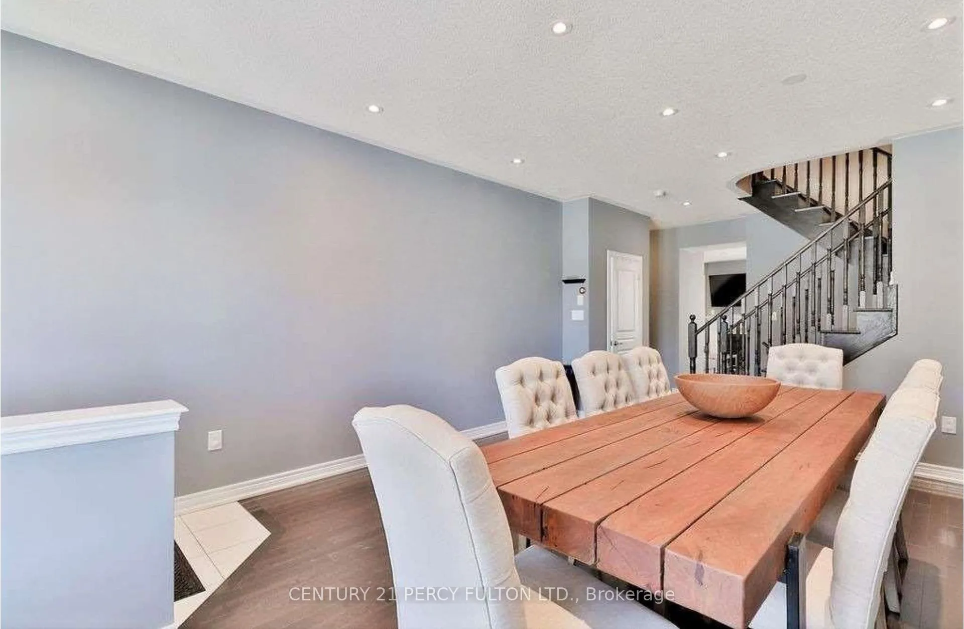 Photo 5 of 115 Bonnie Braes Drive, Brampton, Credit Valley — HOMEH