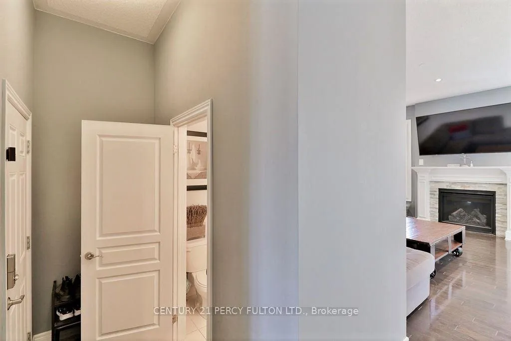 Photo 7 of 115 Bonnie Braes Drive, Brampton, Credit Valley — HOMEH