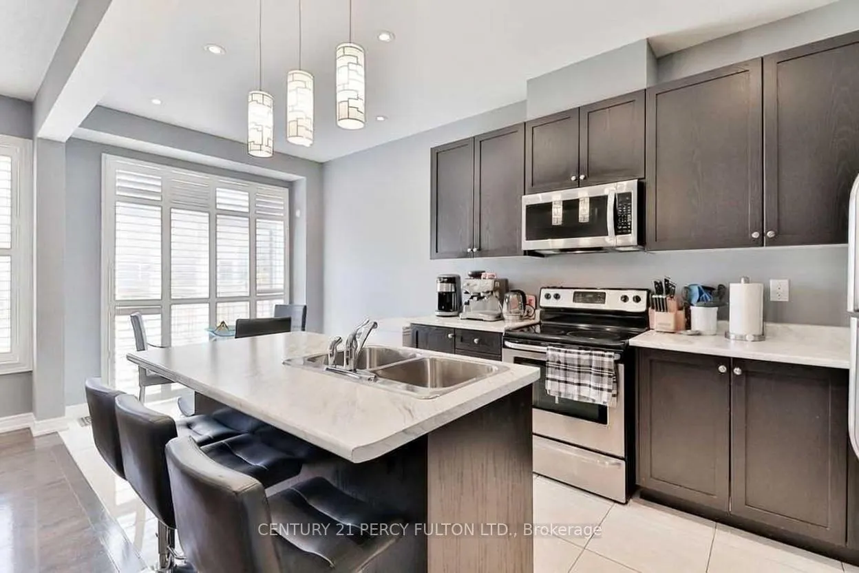 Photo 10 of 115 Bonnie Braes Drive, Brampton, Credit Valley — HOMEH