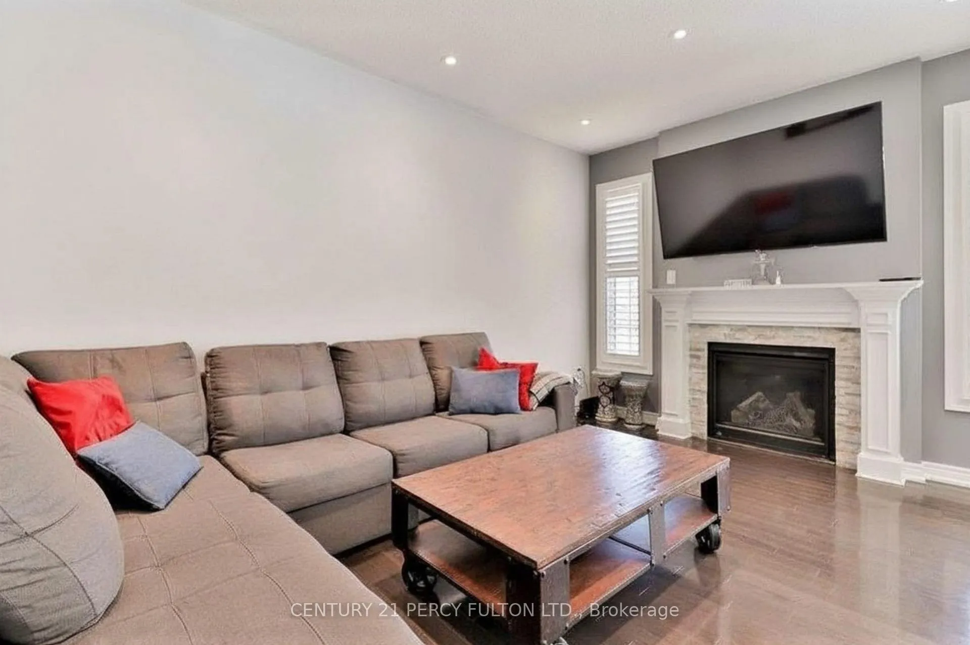 Photo 12 of 115 Bonnie Braes Drive, Brampton, Credit Valley — HOMEH