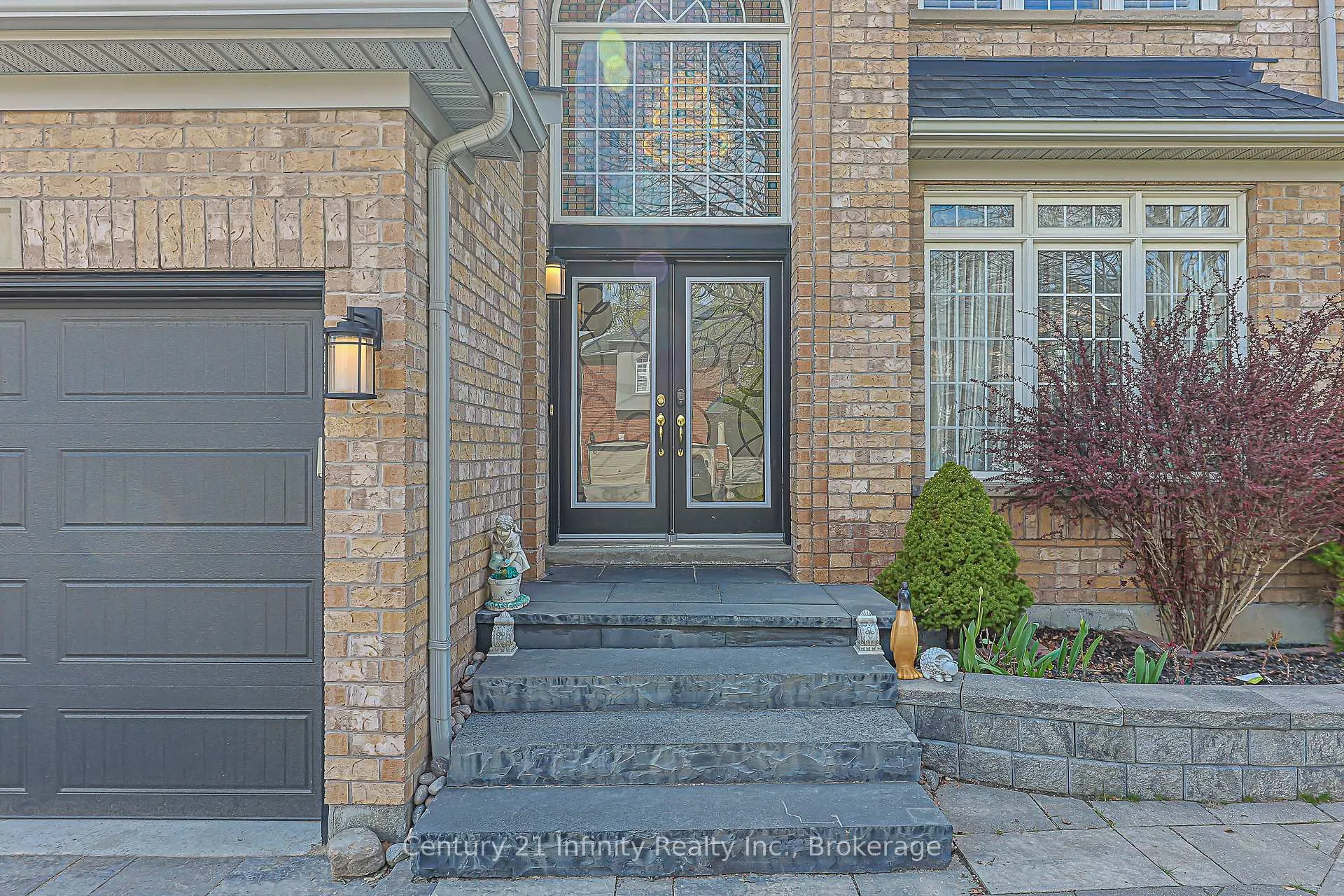 Photo 3 of 59 Splendor Drive, Whitby, Williamsburg — HOMEH