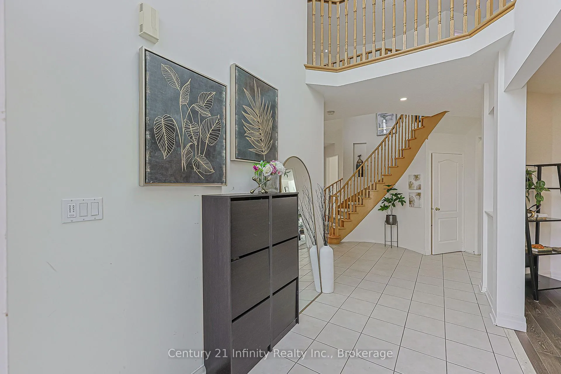 Photo 4 of 59 Splendor Drive, Whitby, Williamsburg — HOMEH