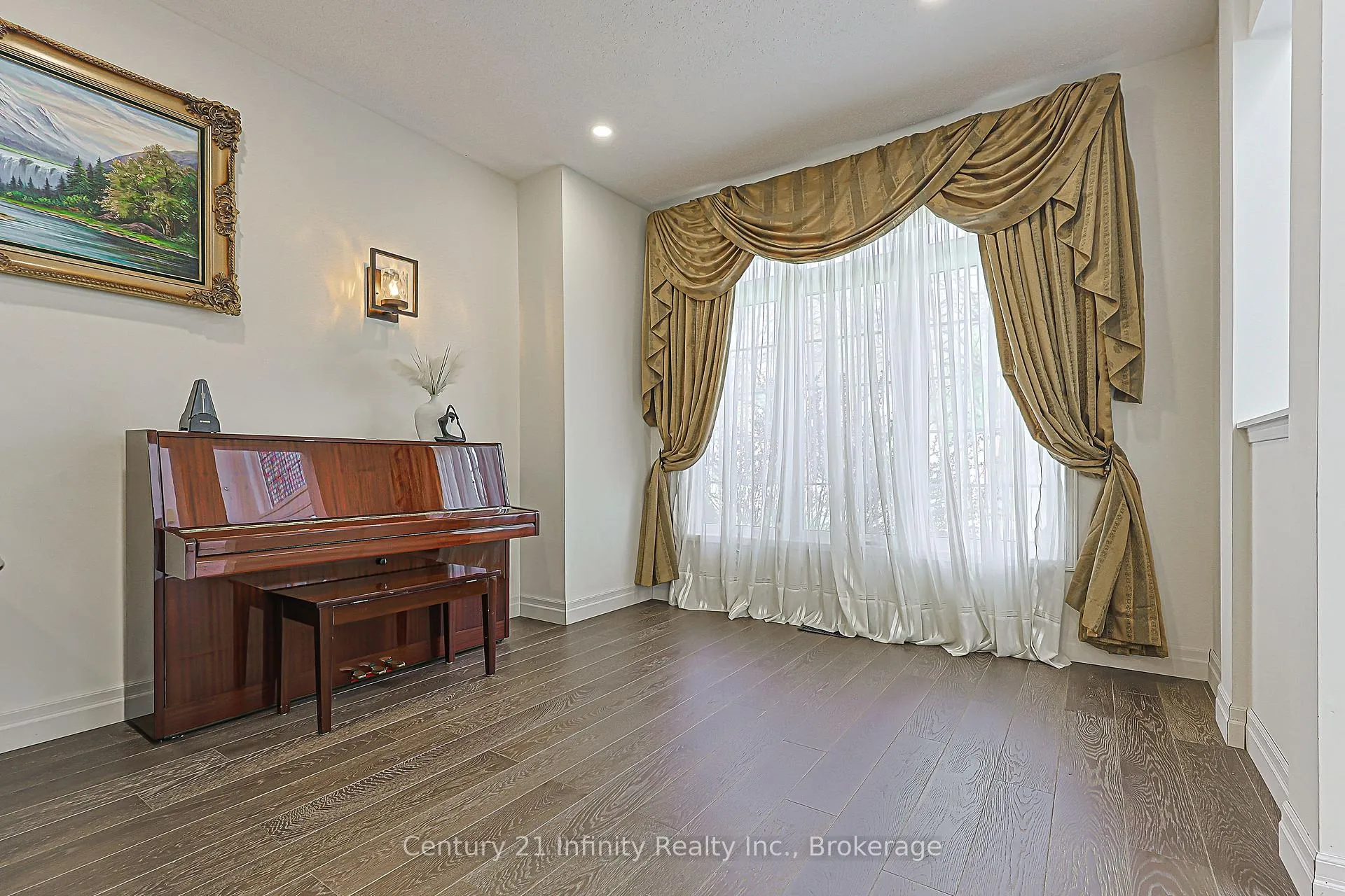 Photo 9 of 59 Splendor Drive, Whitby, Williamsburg — HOMEH