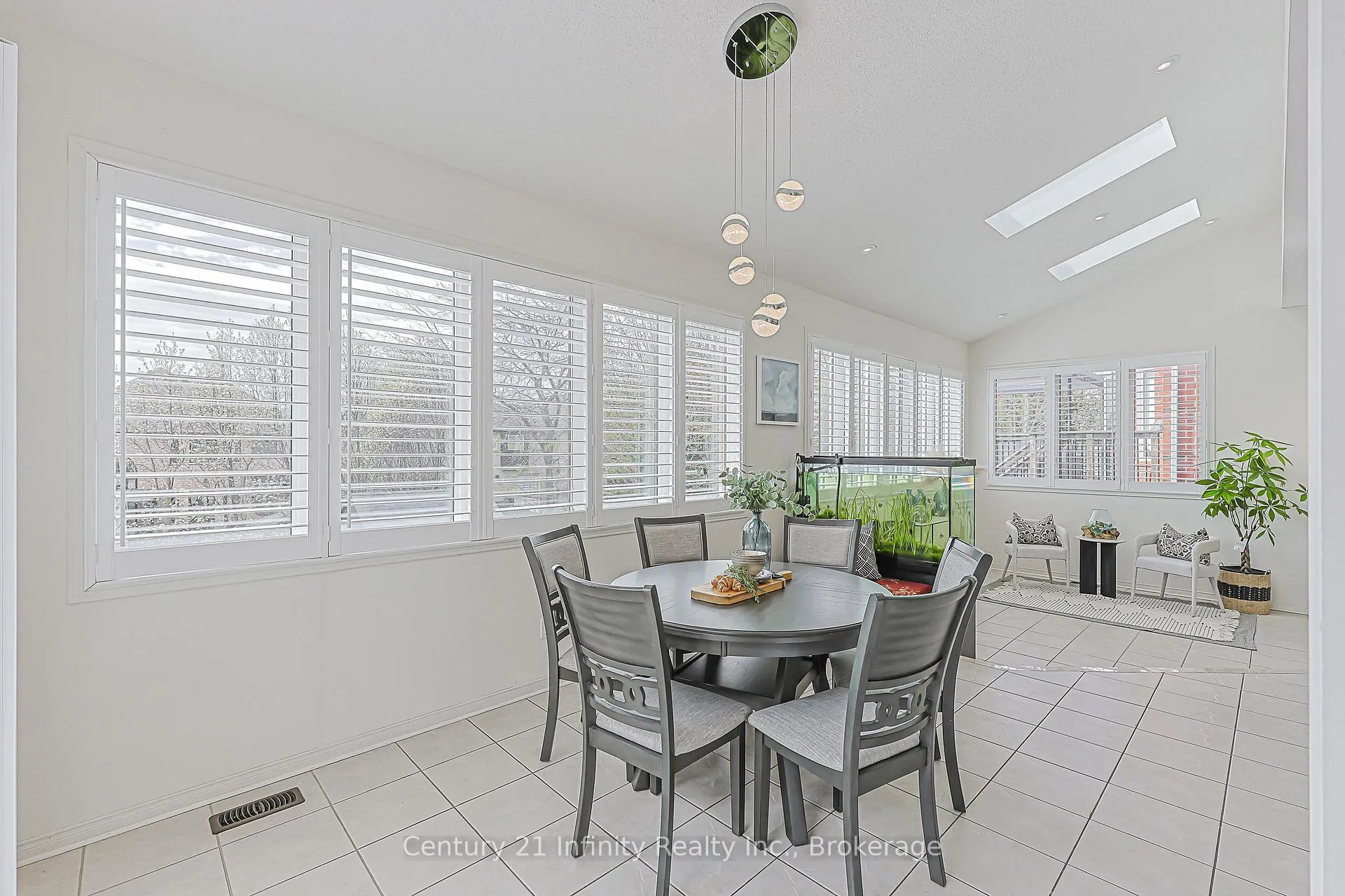 Photo 16 of 59 Splendor Drive, Whitby, Williamsburg — HOMEH