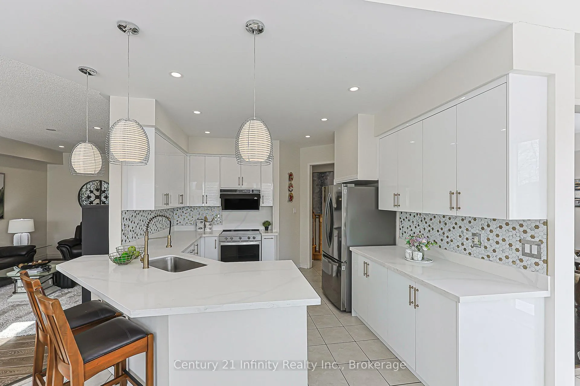 Photo 17 of 59 Splendor Drive, Whitby, Williamsburg — HOMEH