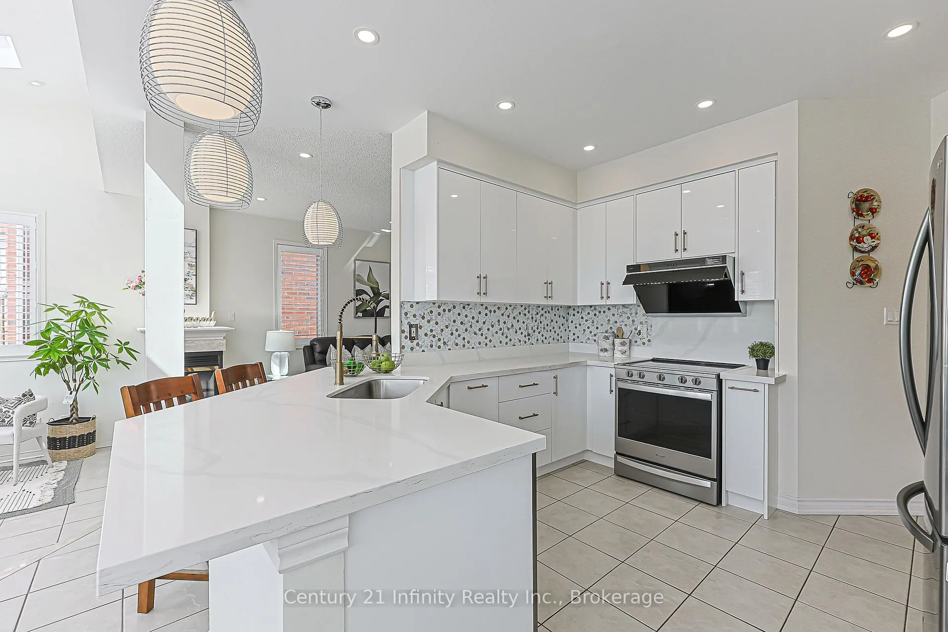 Photo 18 of 59 Splendor Drive, Whitby, Williamsburg — HOMEH