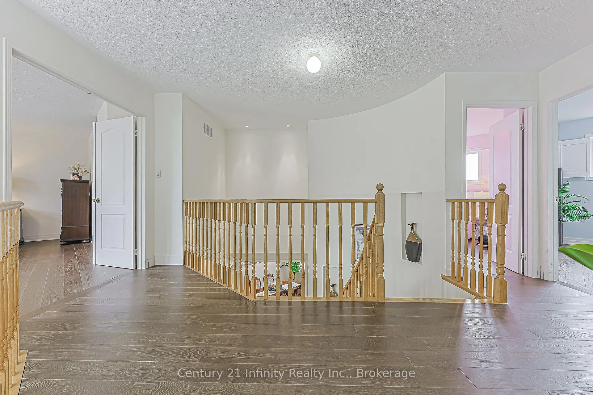 Photo 23 of 59 Splendor Drive, Whitby, Williamsburg — HOMEH
