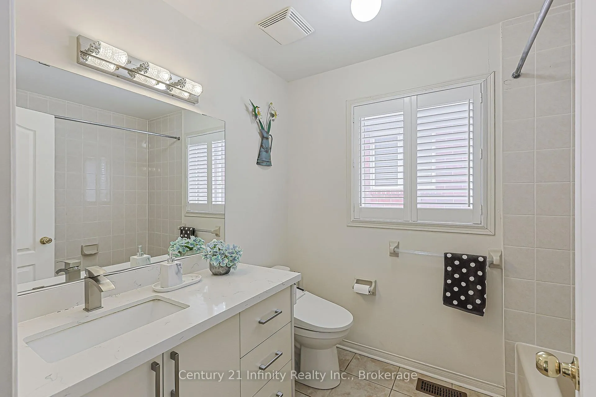 Photo 34 of 59 Splendor Drive, Whitby, Williamsburg — HOMEH