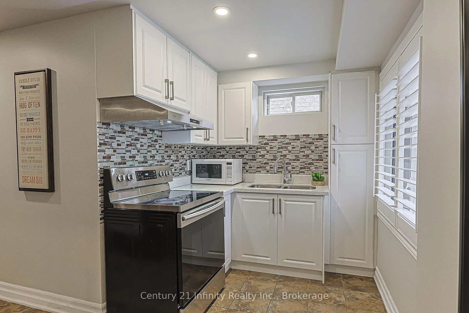 Photo 43 of 59 Splendor Drive, Whitby, Williamsburg — HOMEH