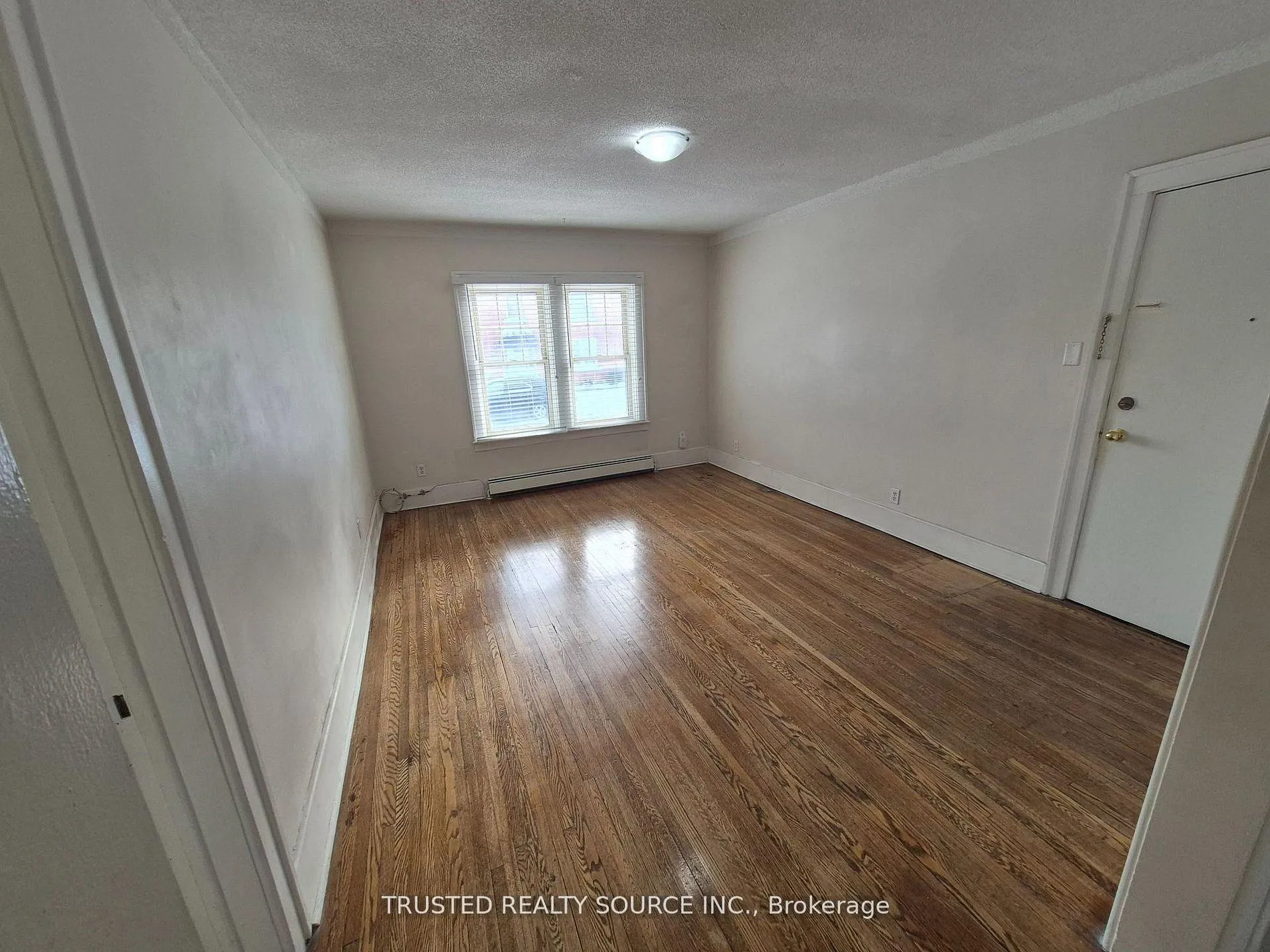 Photo 4 of Unit #3, 1614 Ontario Street, Windsor — HOMEH