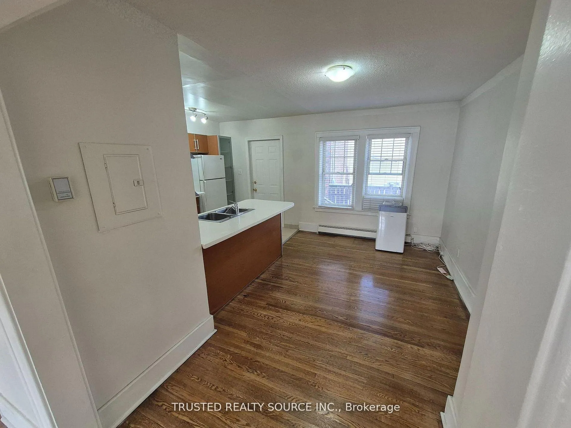 Photo 5 of Unit #3, 1614 Ontario Street, Windsor — HOMEH