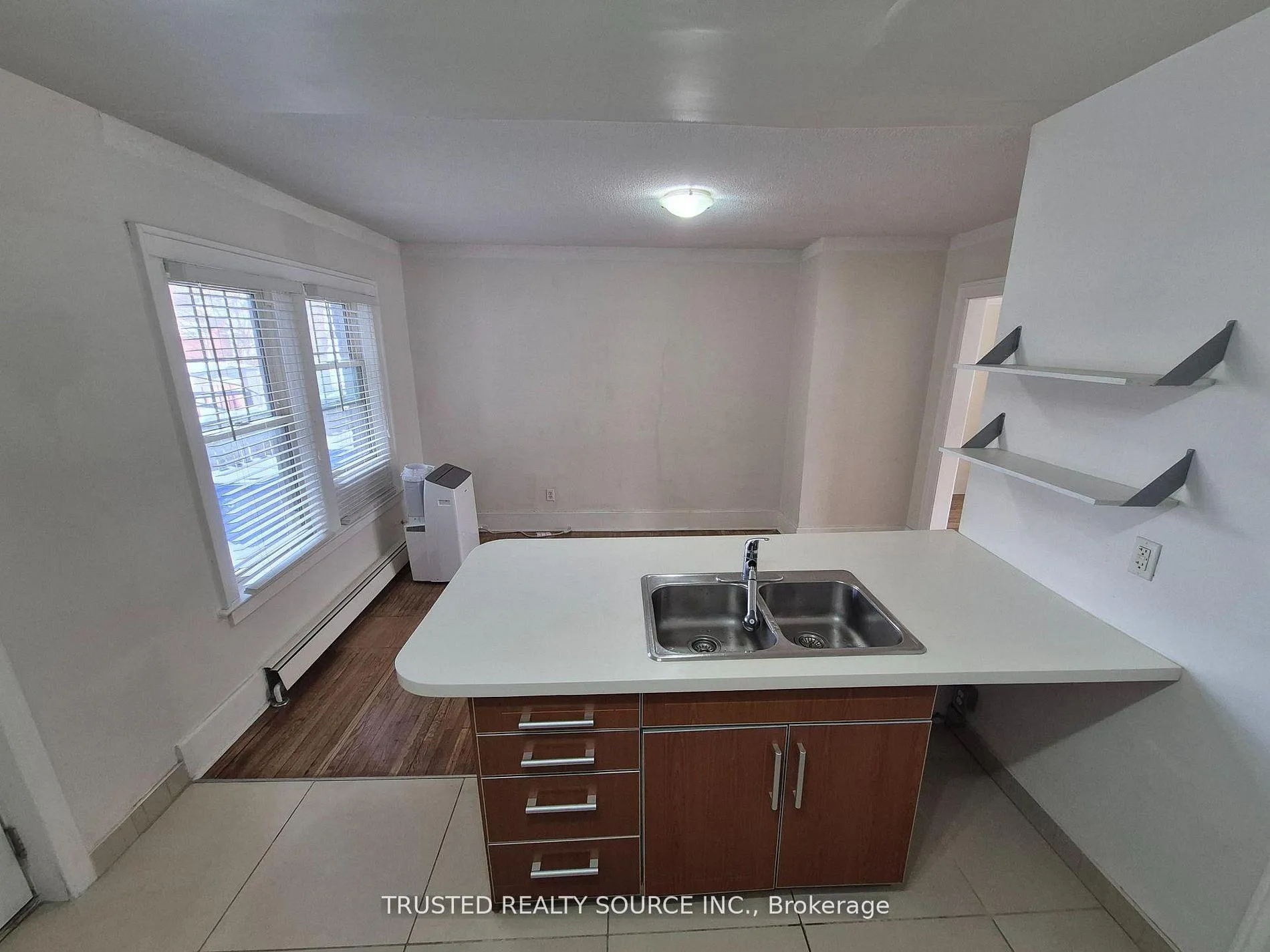 Photo 7 of Unit #3, 1614 Ontario Street, Windsor — HOMEH