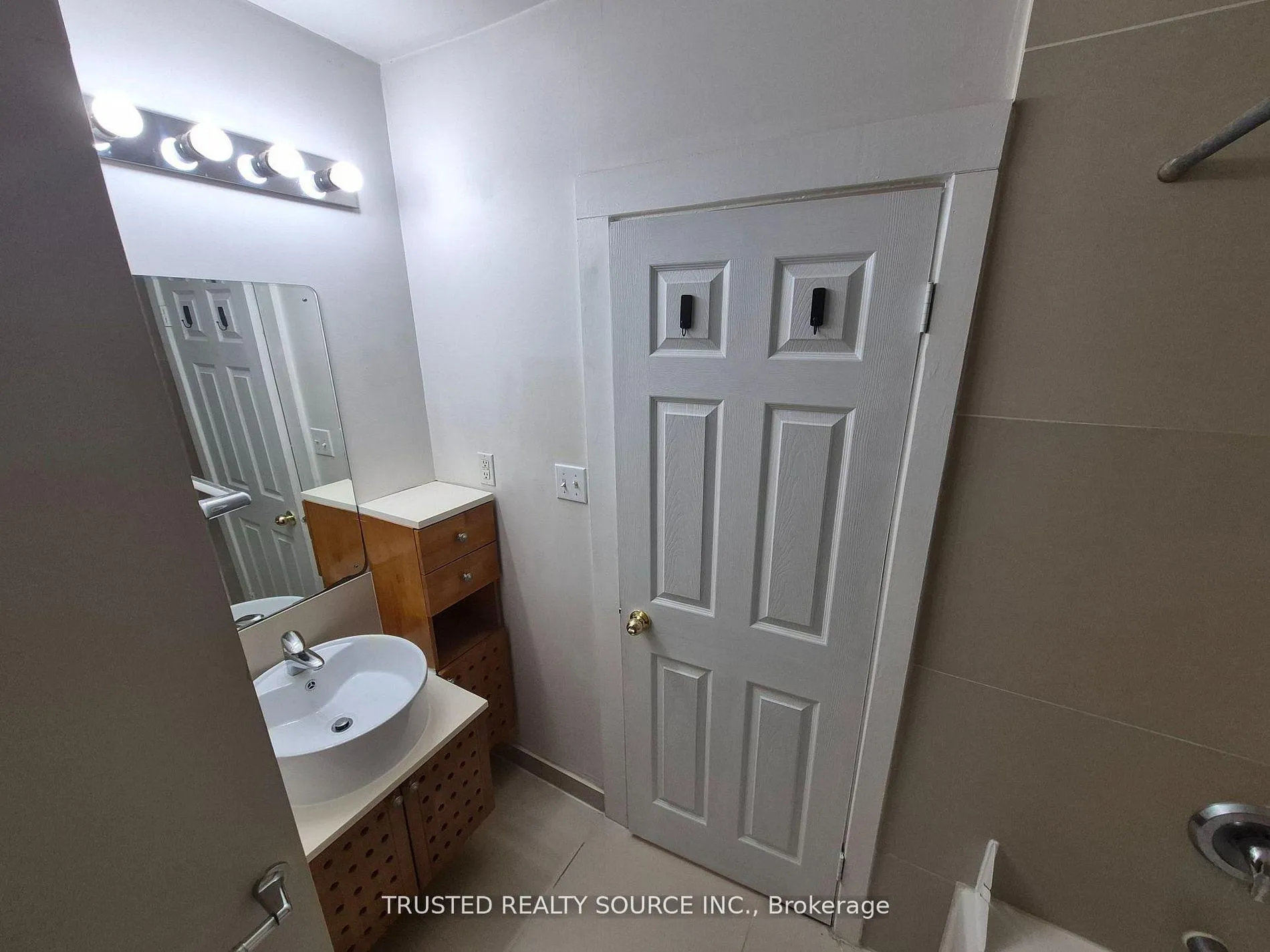 Photo 18 of Unit #3, 1614 Ontario Street, Windsor — HOMEH