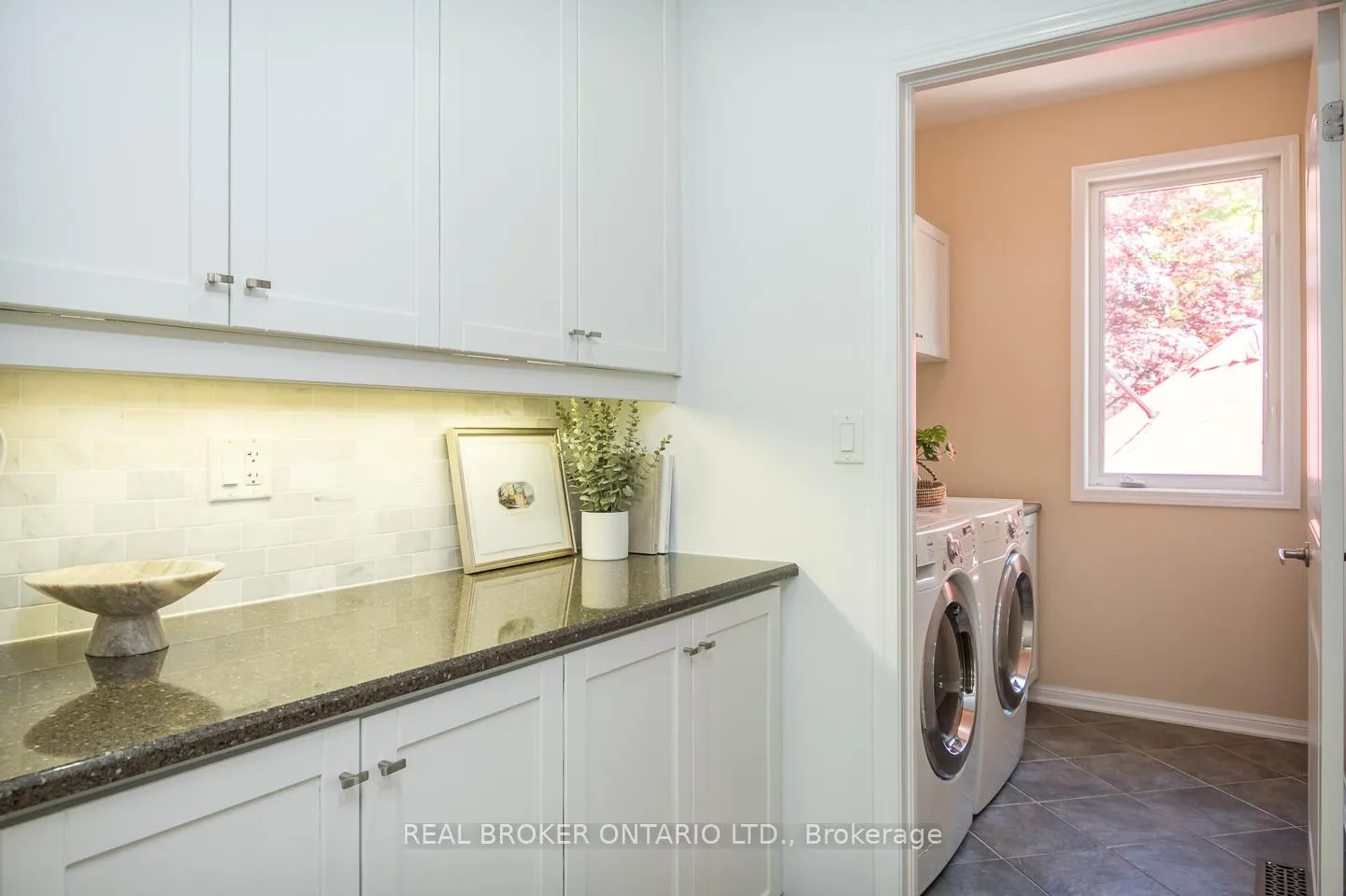Photo 12 of 727 Maddocks Trail, Milton, Coates — HOMEH