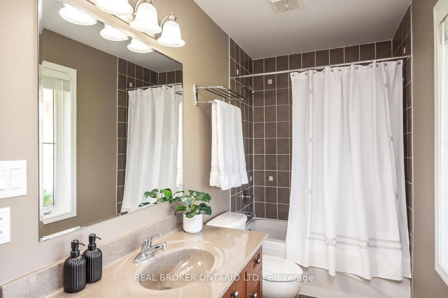 Photo 38 of 727 Maddocks Trail, Milton, Coates — HOMEH