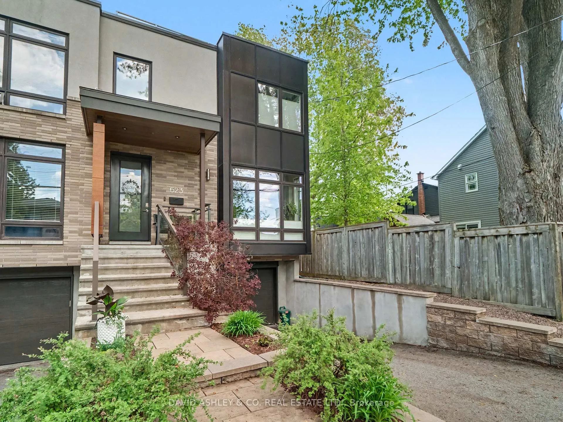 Front of 623 Tweedsmuir Avenue W