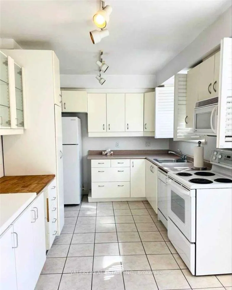 Photo 2 of Unit Basement - 101, 47 Ranleigh Avenue, Toronto, Lawrence Park North — HOMEH