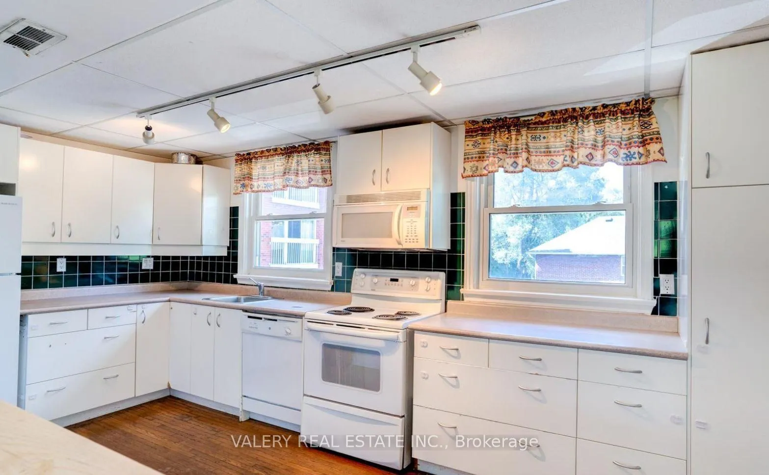 Front of Unit 301, 47 Ranleigh Avenue