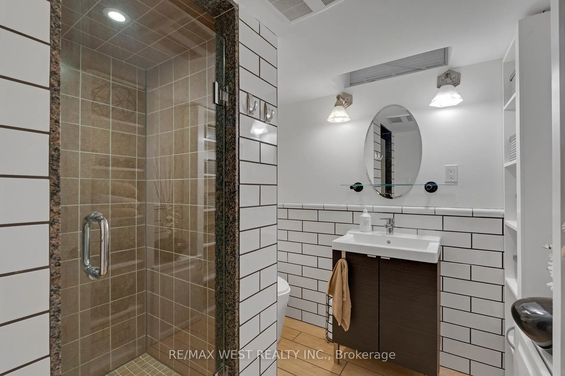 Photo 16 of 34 Crestridge Drive, Caledon, Bolton North — HOMEH