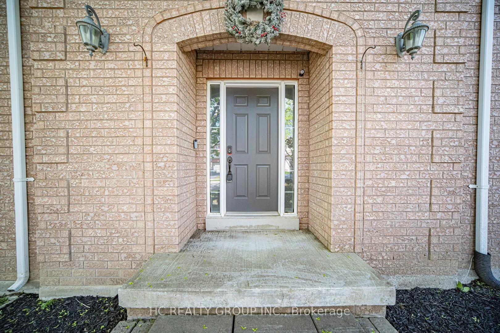 Photo 3 of 483 Menczel Crescent, Newmarket, Summerhill Estates — HOMEH