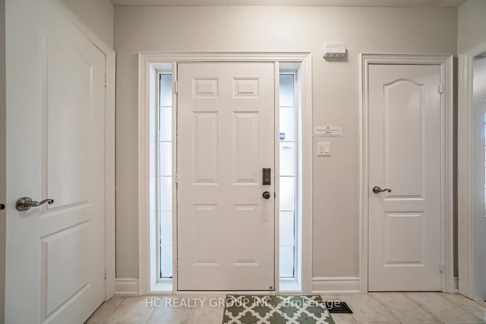 Photo 4 of 483 Menczel Crescent, Newmarket, Summerhill Estates — HOMEH