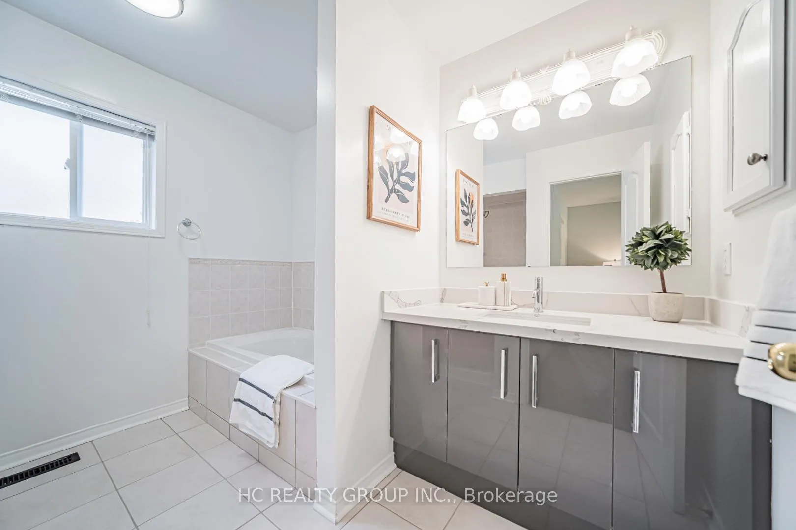 Photo 32 of 483 Menczel Crescent, Newmarket, Summerhill Estates — HOMEH