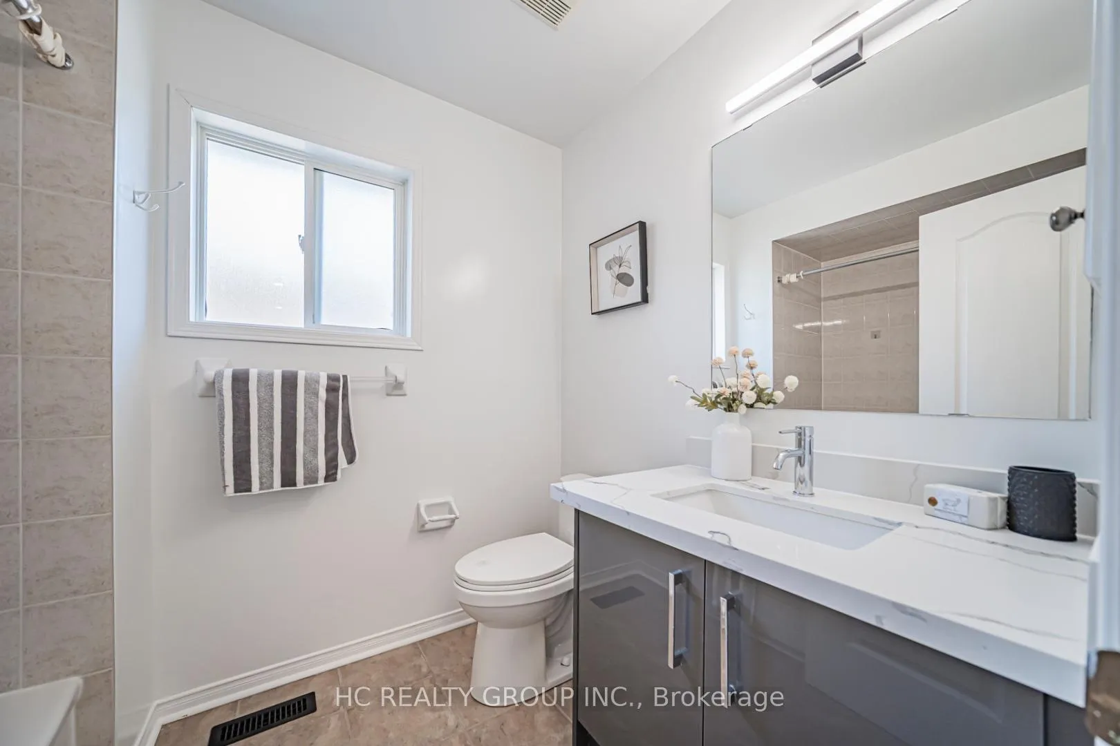 Photo 40 of 483 Menczel Crescent, Newmarket, Summerhill Estates — HOMEH
