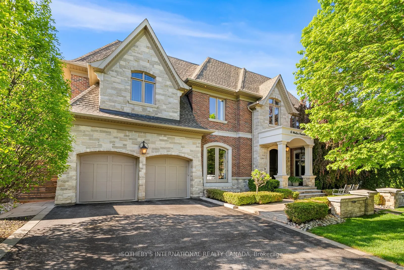 Photo 2 of 6 Weller Crescent, Vaughan, Maple — HOMEH