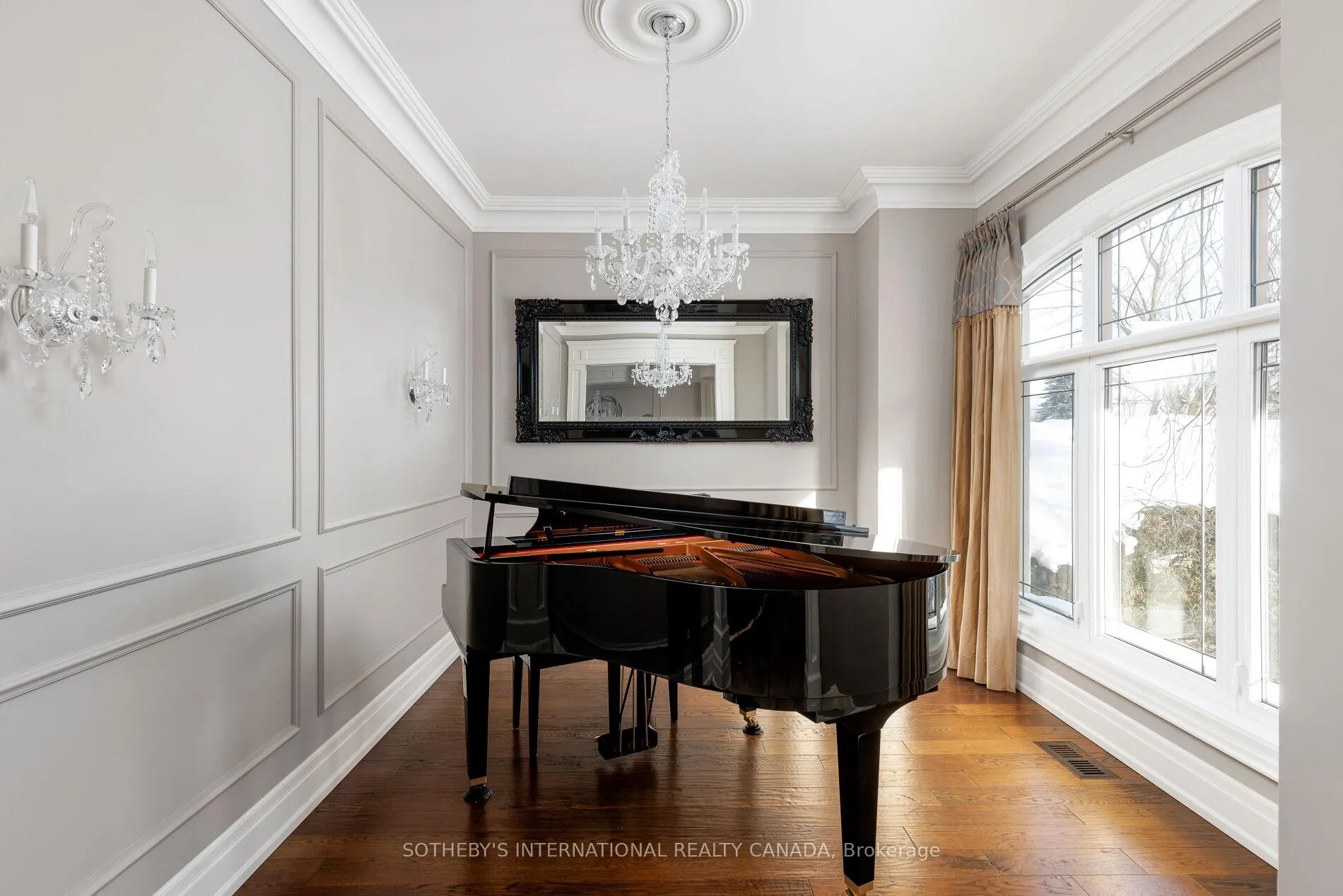 Photo 6 of 6 Weller Crescent, Vaughan, Maple — HOMEH