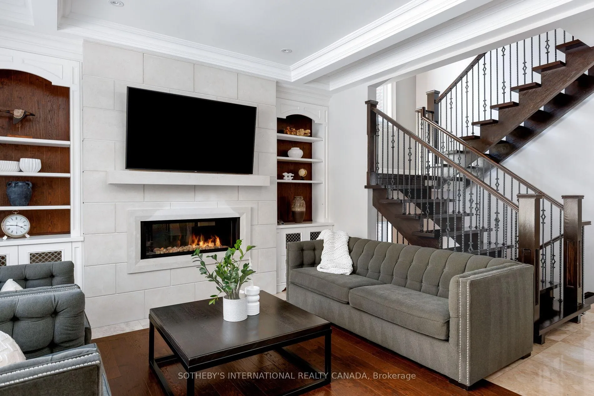 Photo 10 of 6 Weller Crescent, Vaughan, Maple — HOMEH