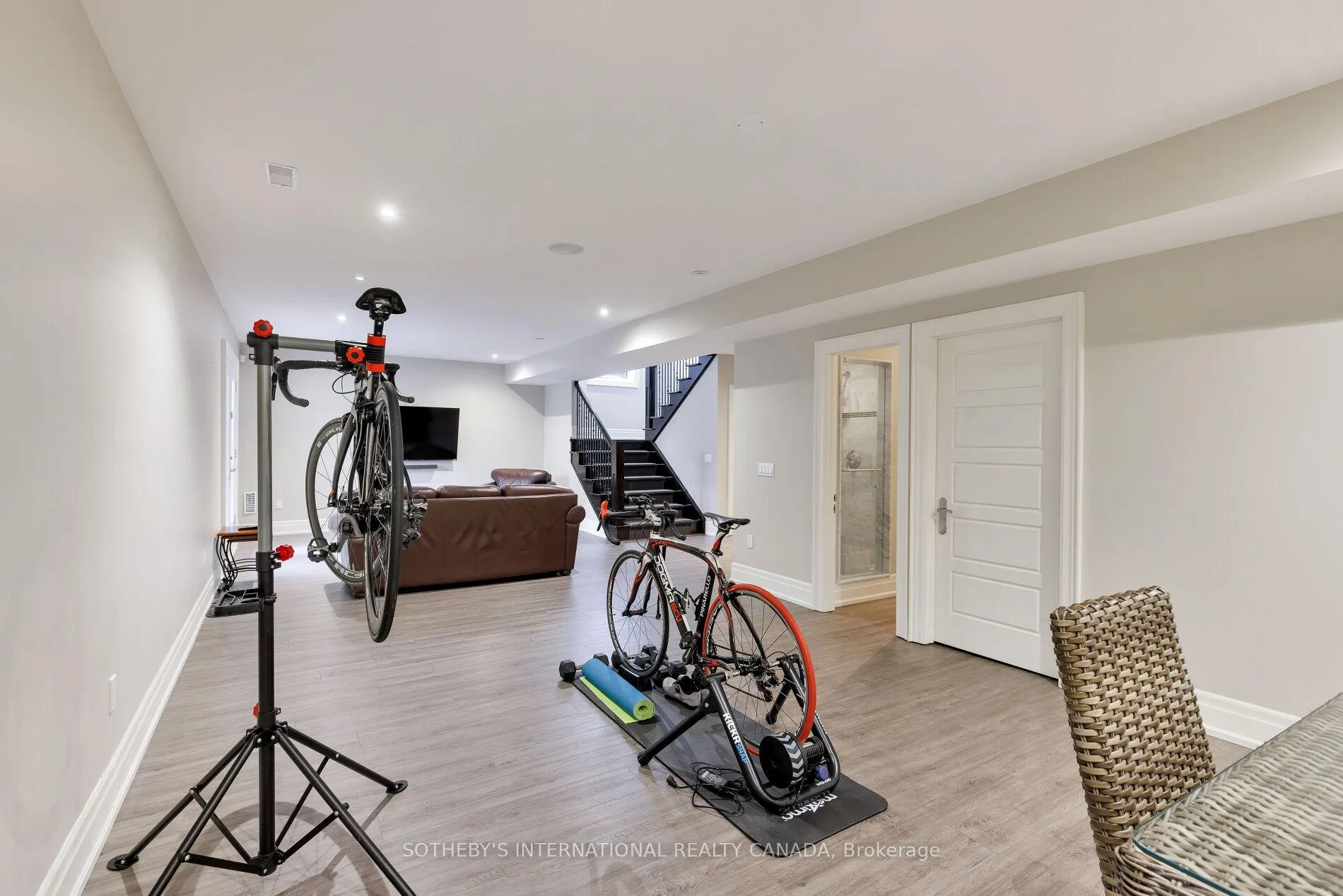 Photo 31 of 6 Weller Crescent, Vaughan, Maple — HOMEH