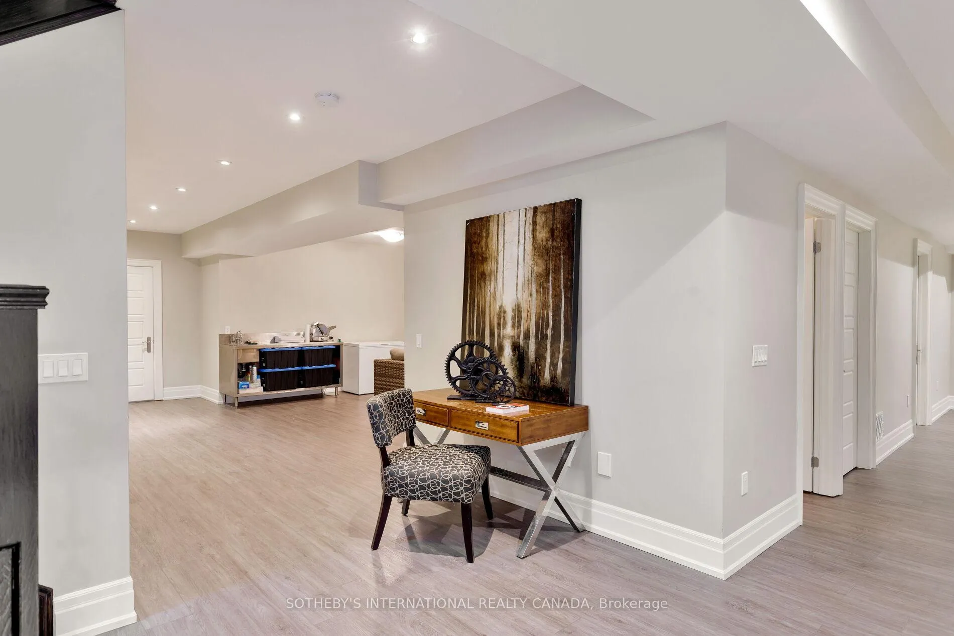 Photo 32 of 6 Weller Crescent, Vaughan, Maple — HOMEH