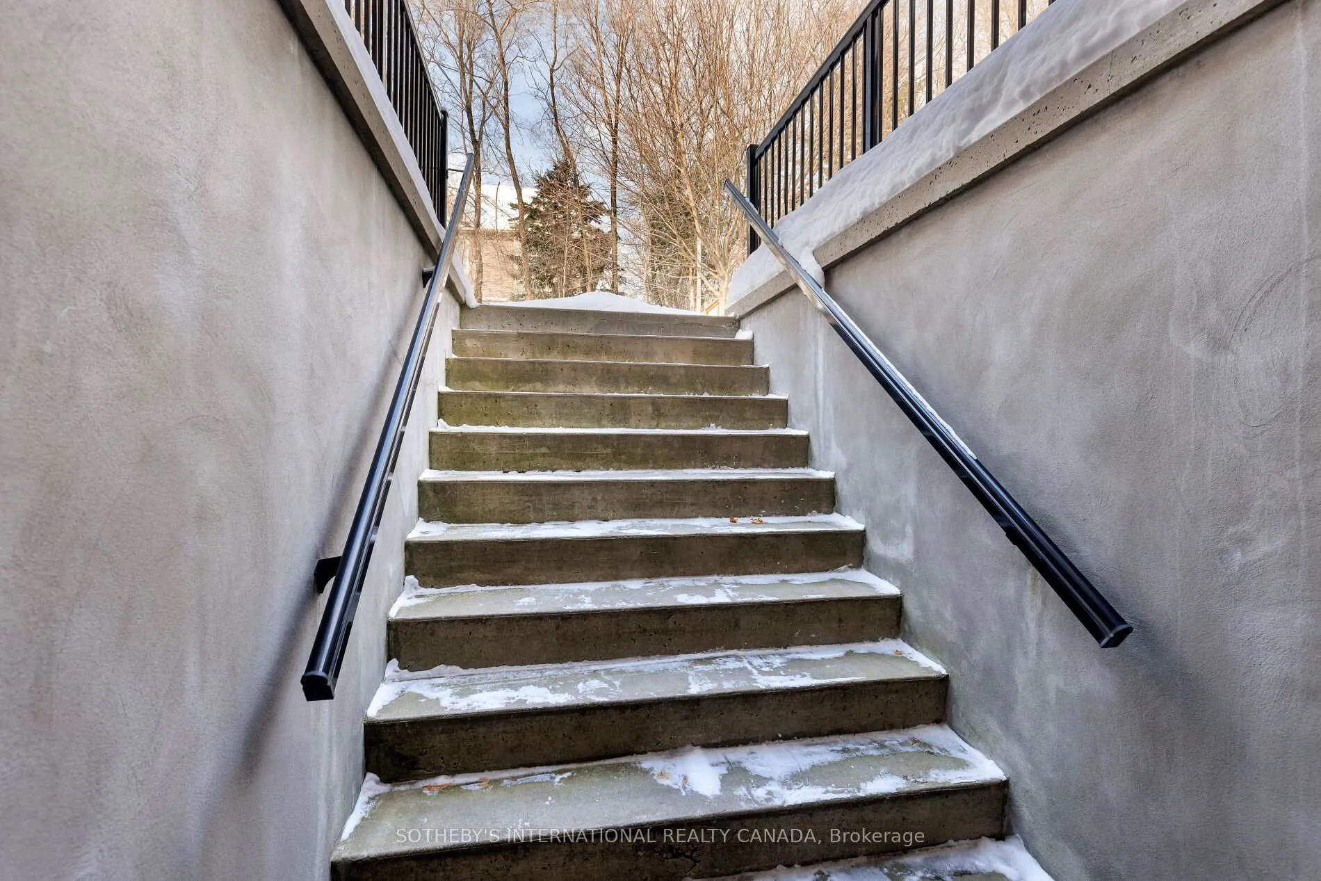 Photo 33 of 6 Weller Crescent, Vaughan, Maple — HOMEH