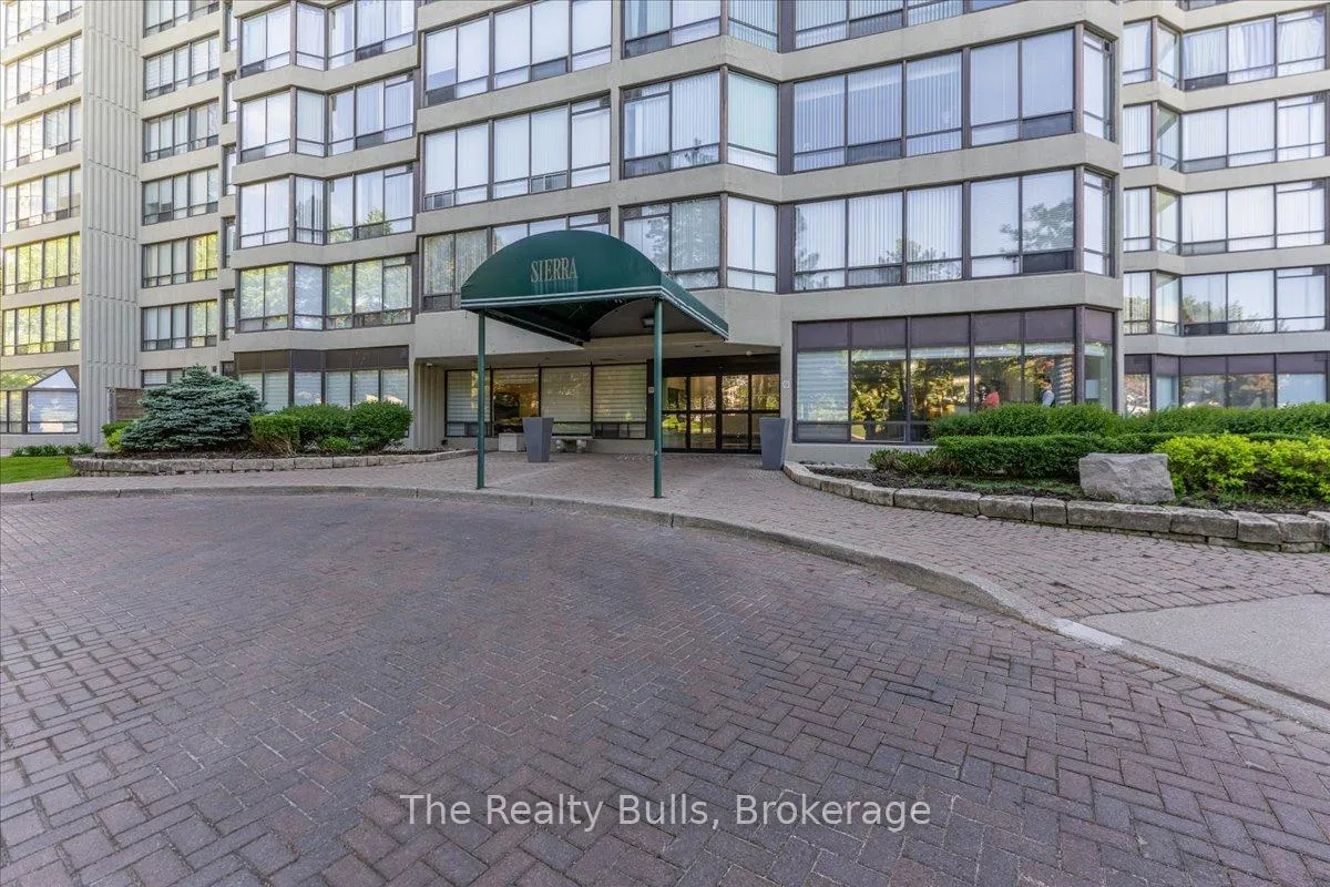 Photo 4 of Unit 701, 26 Hanover Road, Brampton, Queen Street Corridor — HOMEH