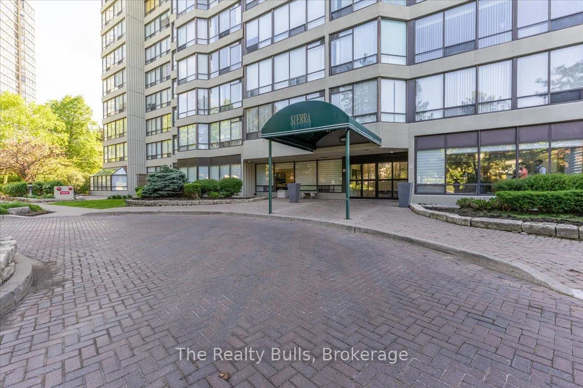 Photo 5 of Unit 701, 26 Hanover Road, Brampton, Queen Street Corridor — HOMEH