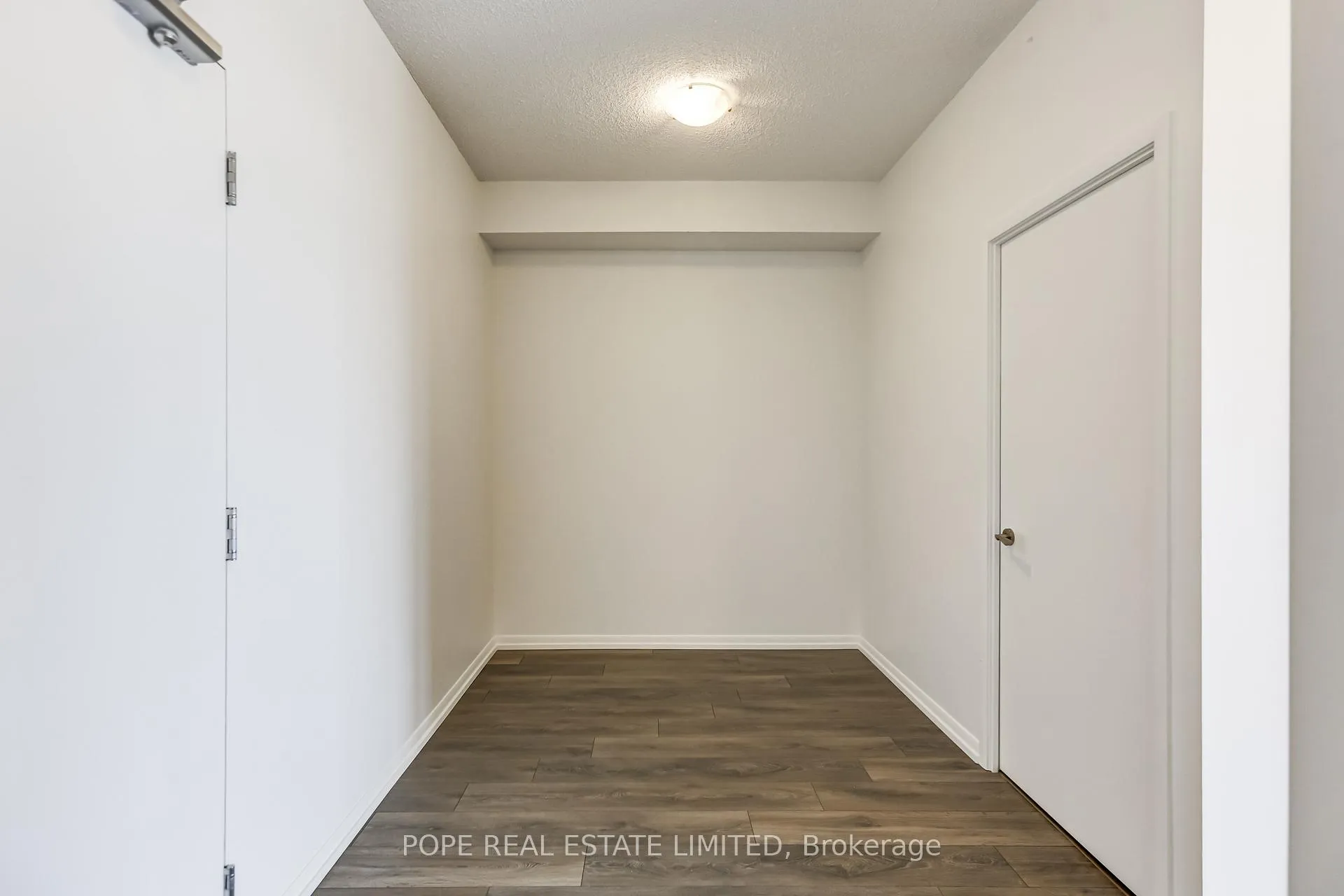 Photo 10 of Unit 520, 540 Bur Oak Avenue, Markham, Berczy — HOMEH
