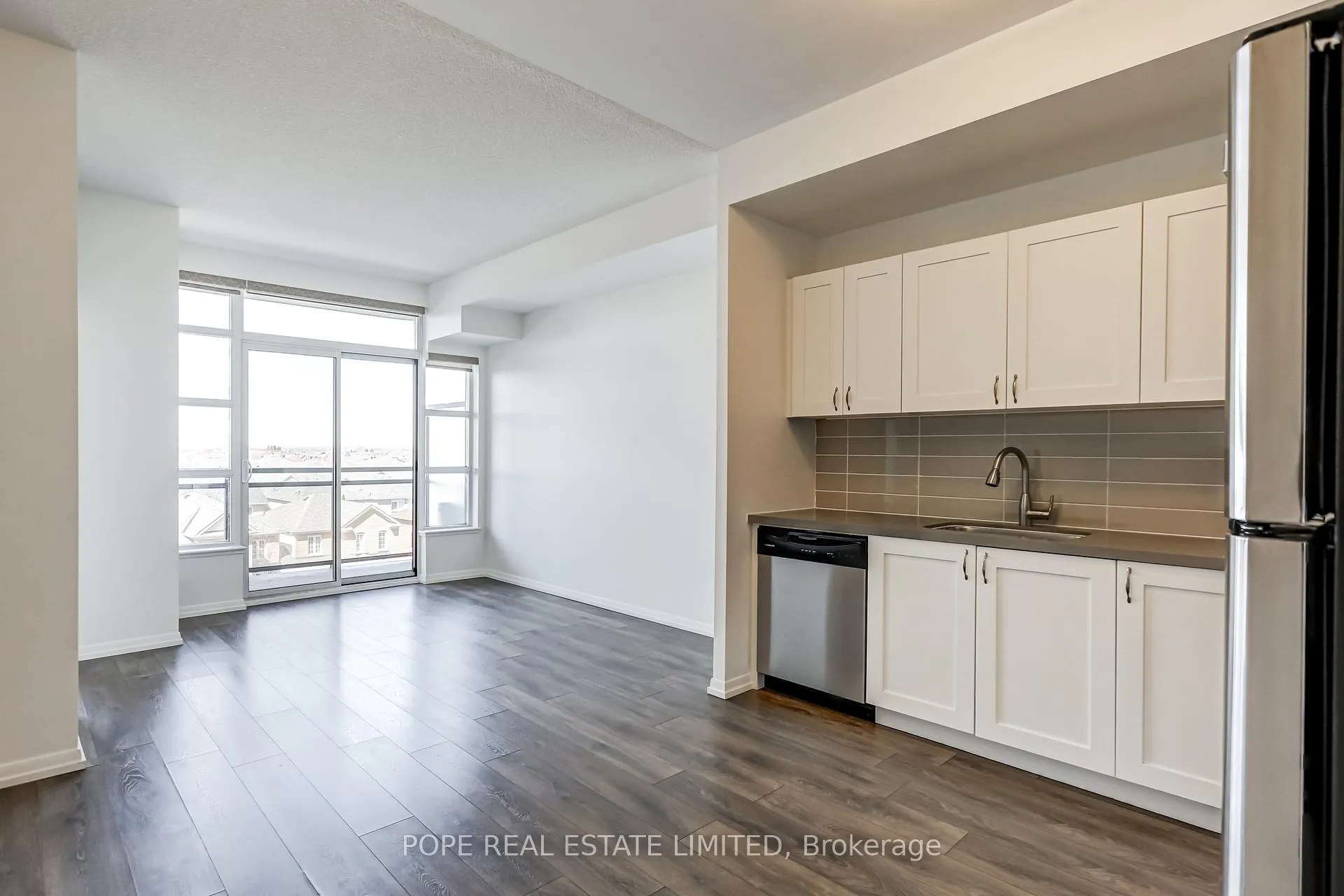Photo 12 of Unit 520, 540 Bur Oak Avenue, Markham, Berczy — HOMEH