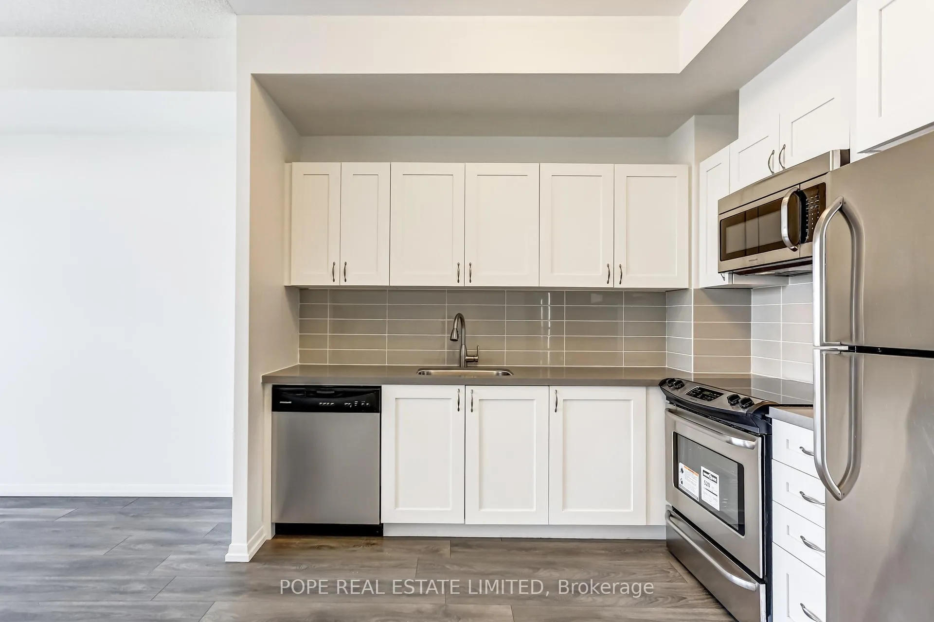 Photo 13 of Unit 520, 540 Bur Oak Avenue, Markham, Berczy — HOMEH