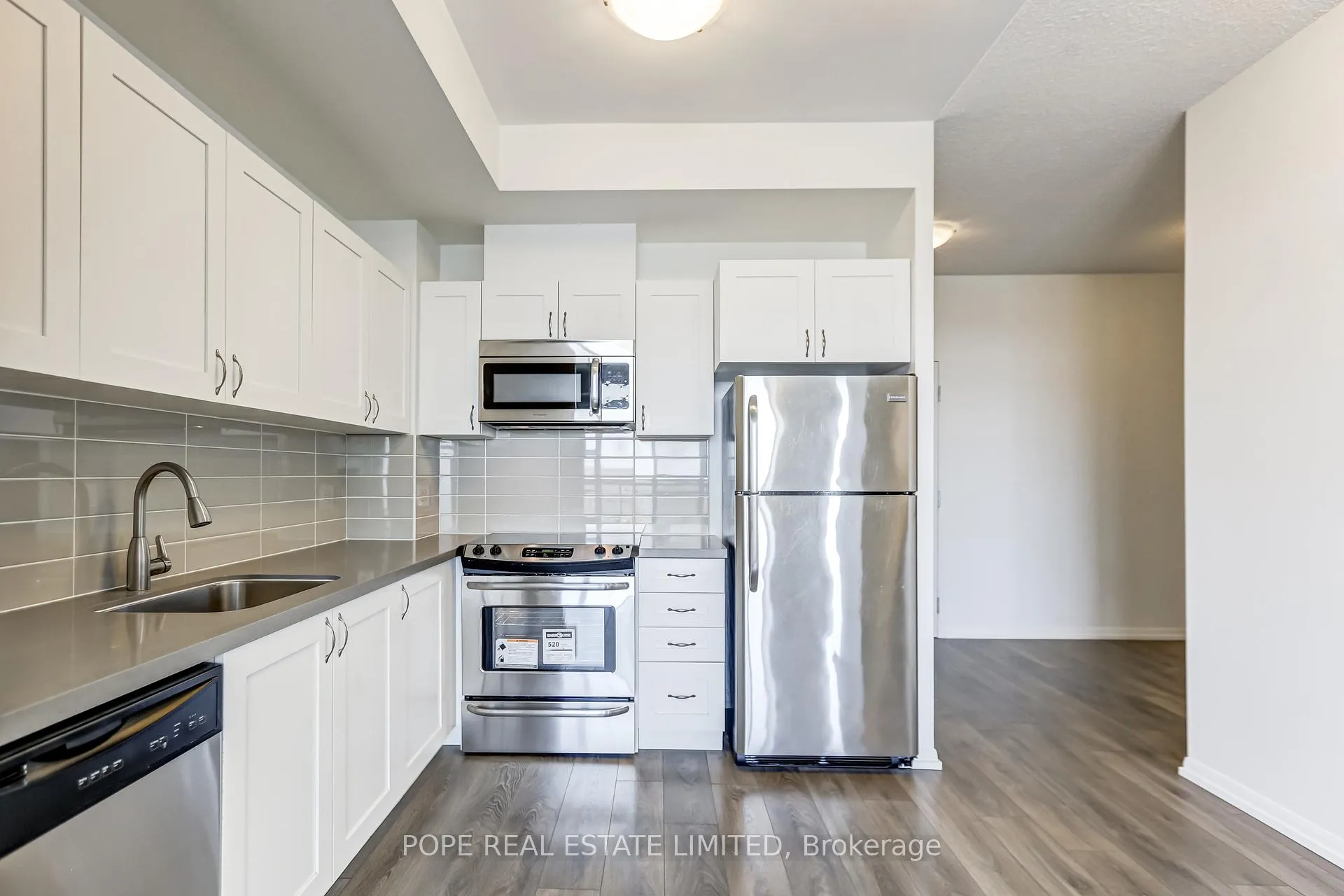Photo 14 of Unit 520, 540 Bur Oak Avenue, Markham, Berczy — HOMEH