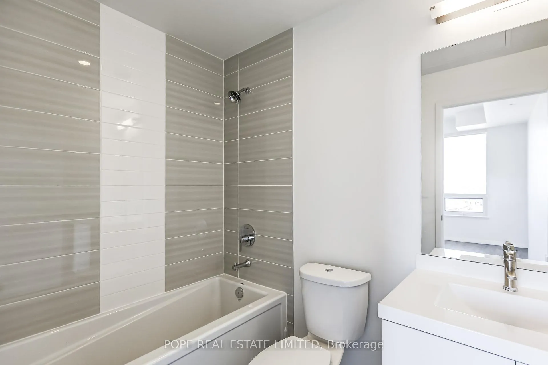 Photo 26 of Unit 520, 540 Bur Oak Avenue, Markham, Berczy — HOMEH