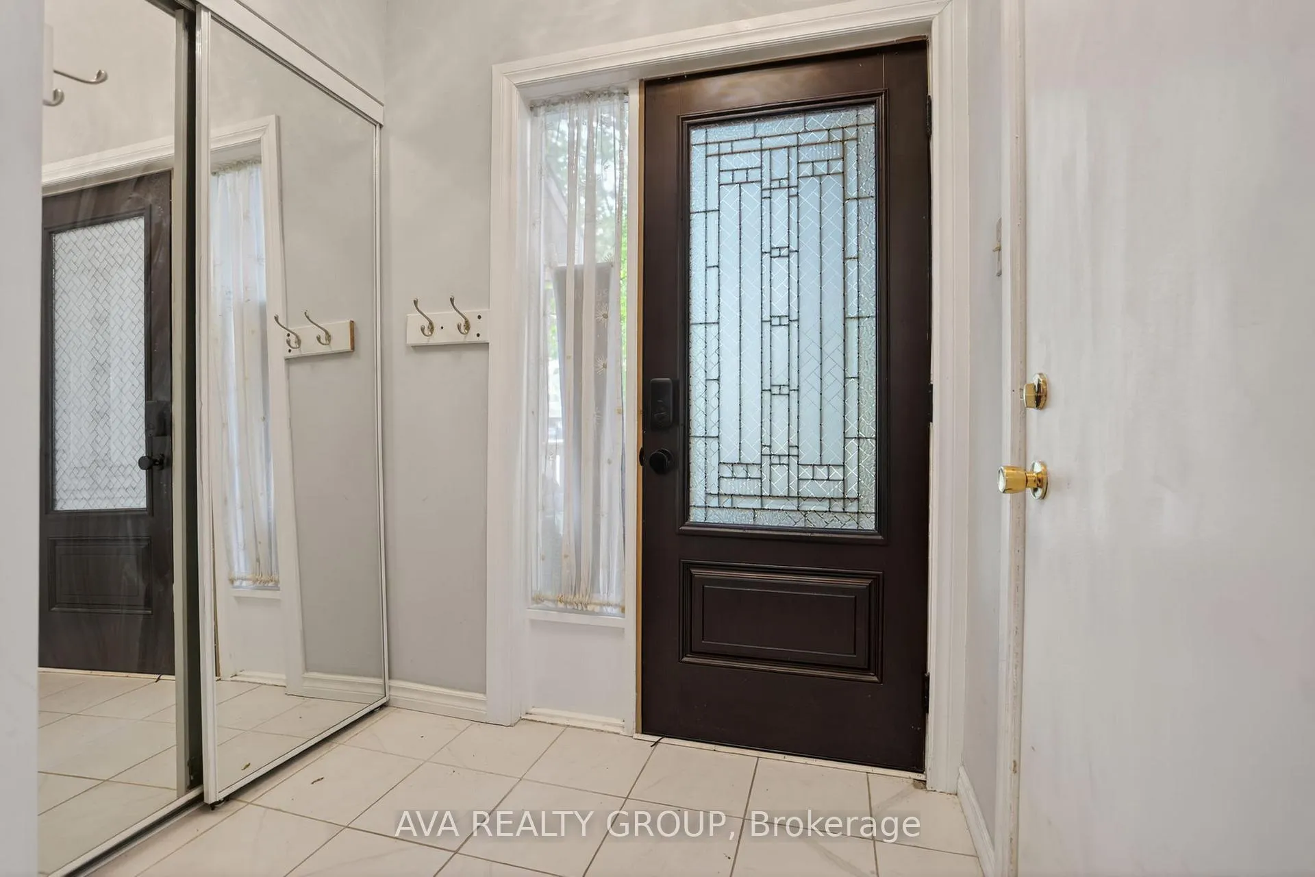 Photo 3 of 27 Danaher Drive, Ottawa, Barrhaven - Heritage Park — HOMEH