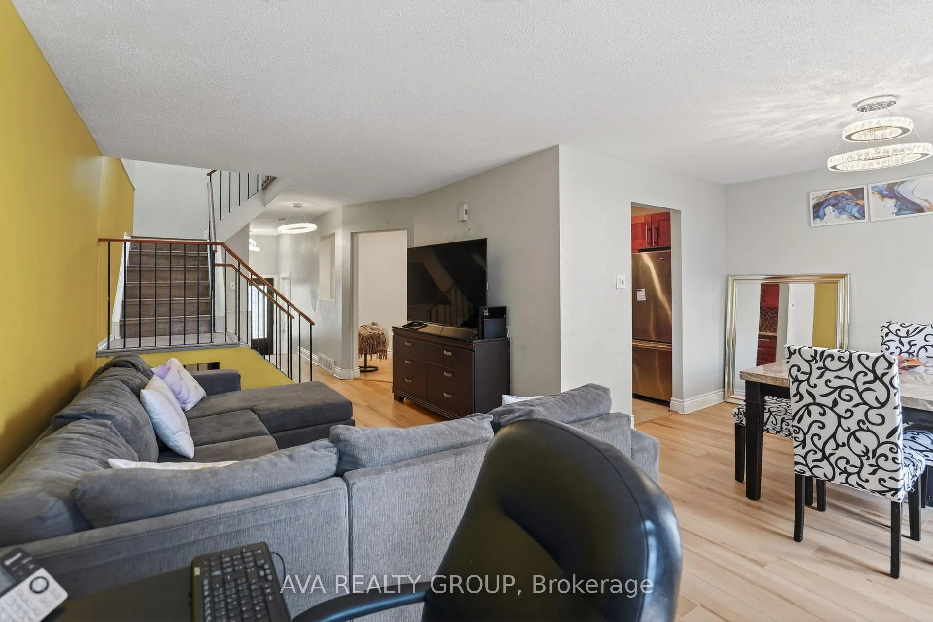 Photo 10 of 27 Danaher Drive, Ottawa, Barrhaven - Heritage Park — HOMEH