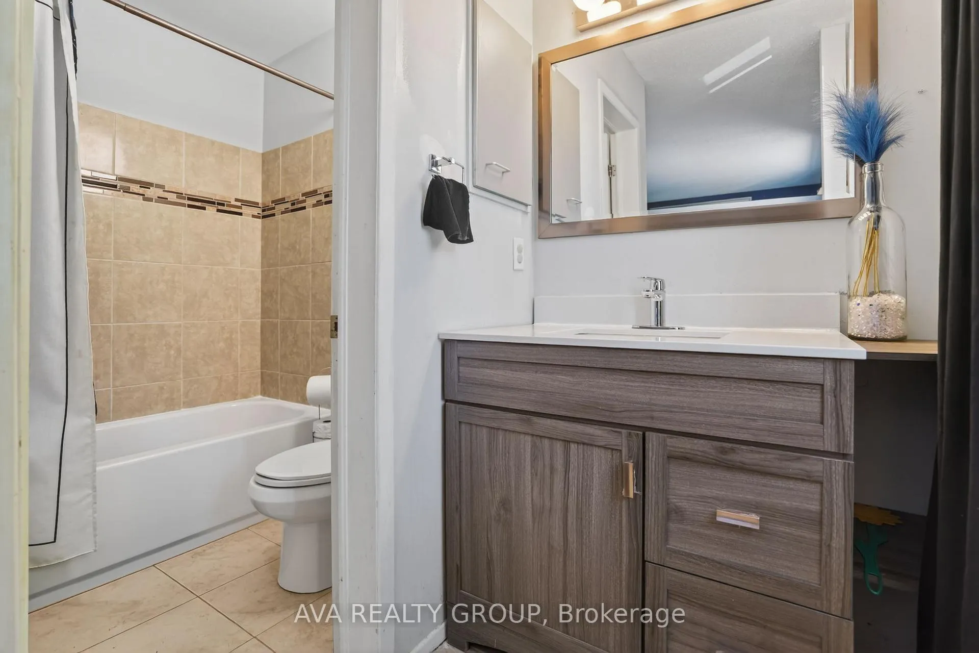 Photo 16 of 27 Danaher Drive, Ottawa, Barrhaven - Heritage Park — HOMEH